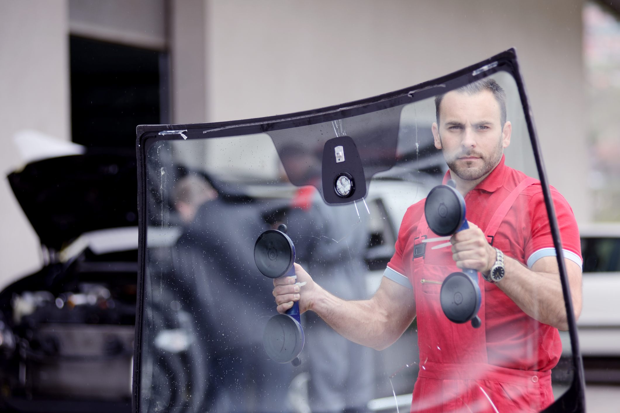 Difference Between Mobile and In-Shop Windshield Replacement